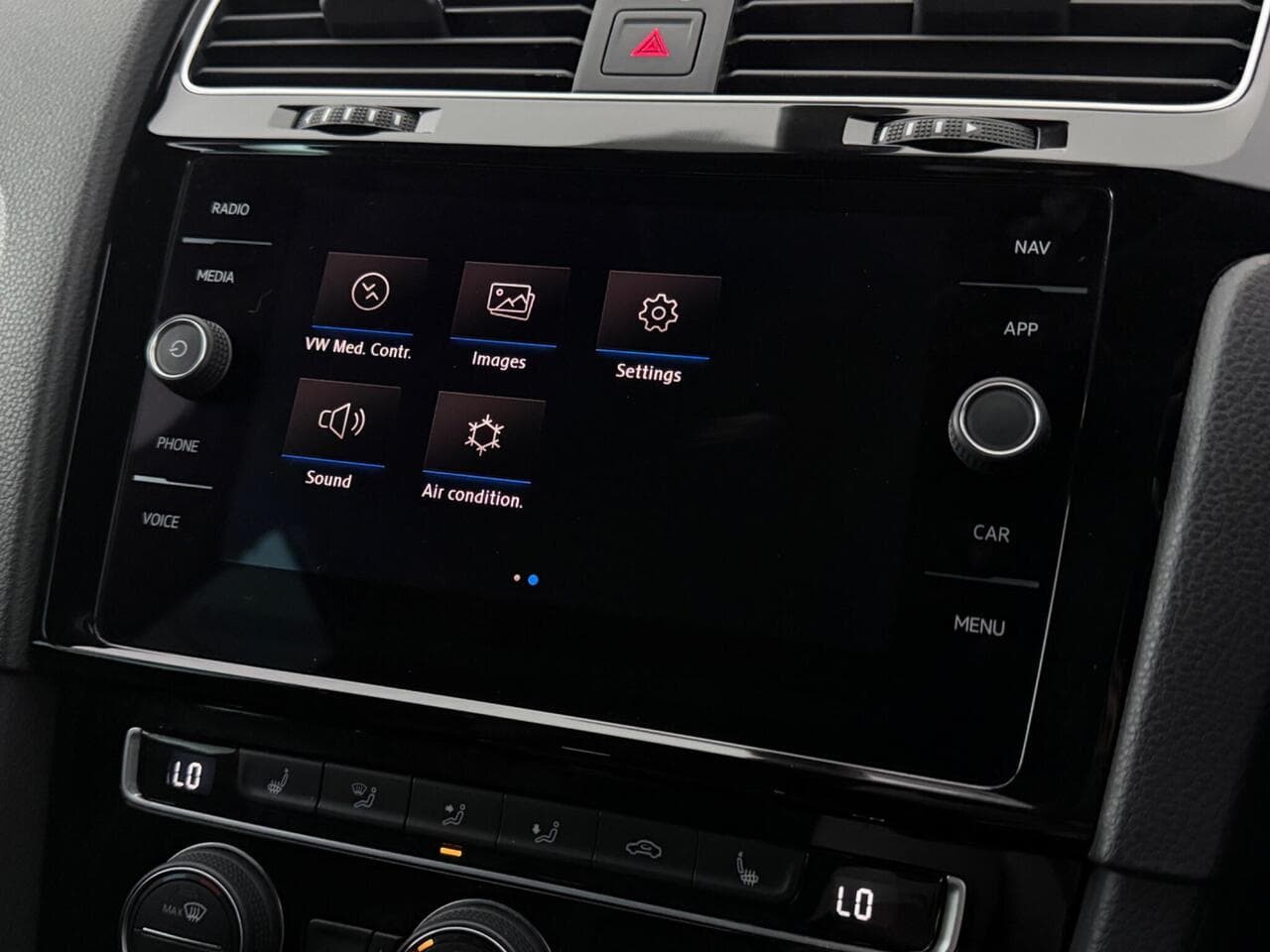 Volkswagen Golf thumbnail Infotainment System