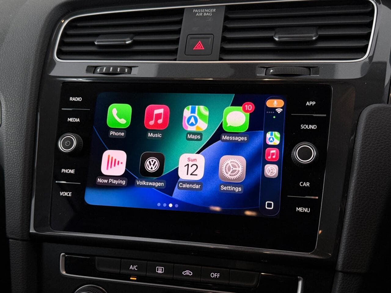 Volkswagen Golf thumbnail Infotainment System