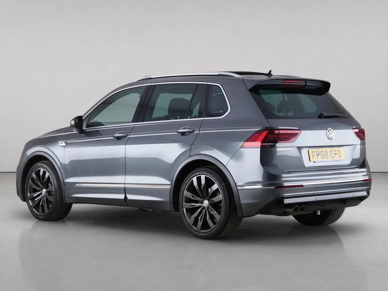 Volkswagen Tiguan thumbnail Rear Left