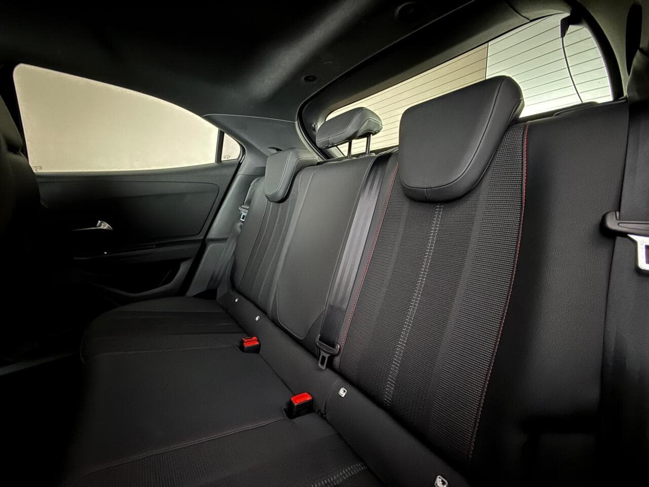 Vauxhall Mokka thumbnail Seats Rear