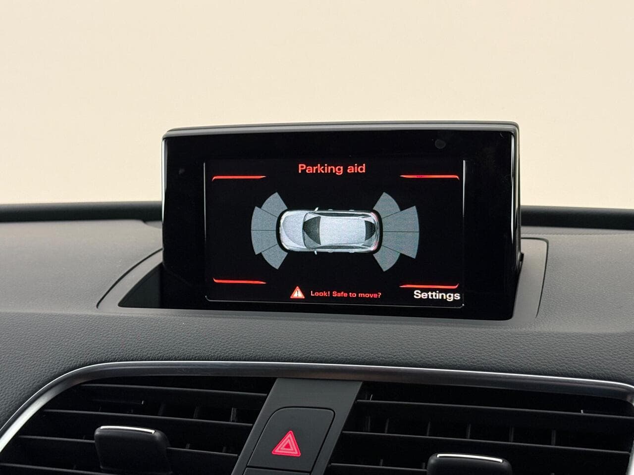 Audi Q3 thumbnail Infotainment System