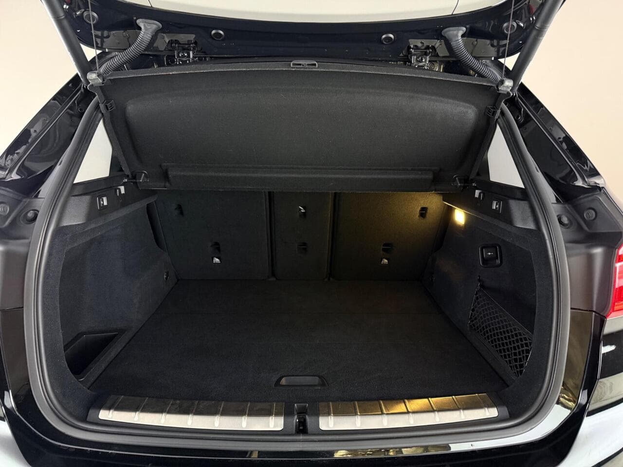BMW X1 thumbnail Boot