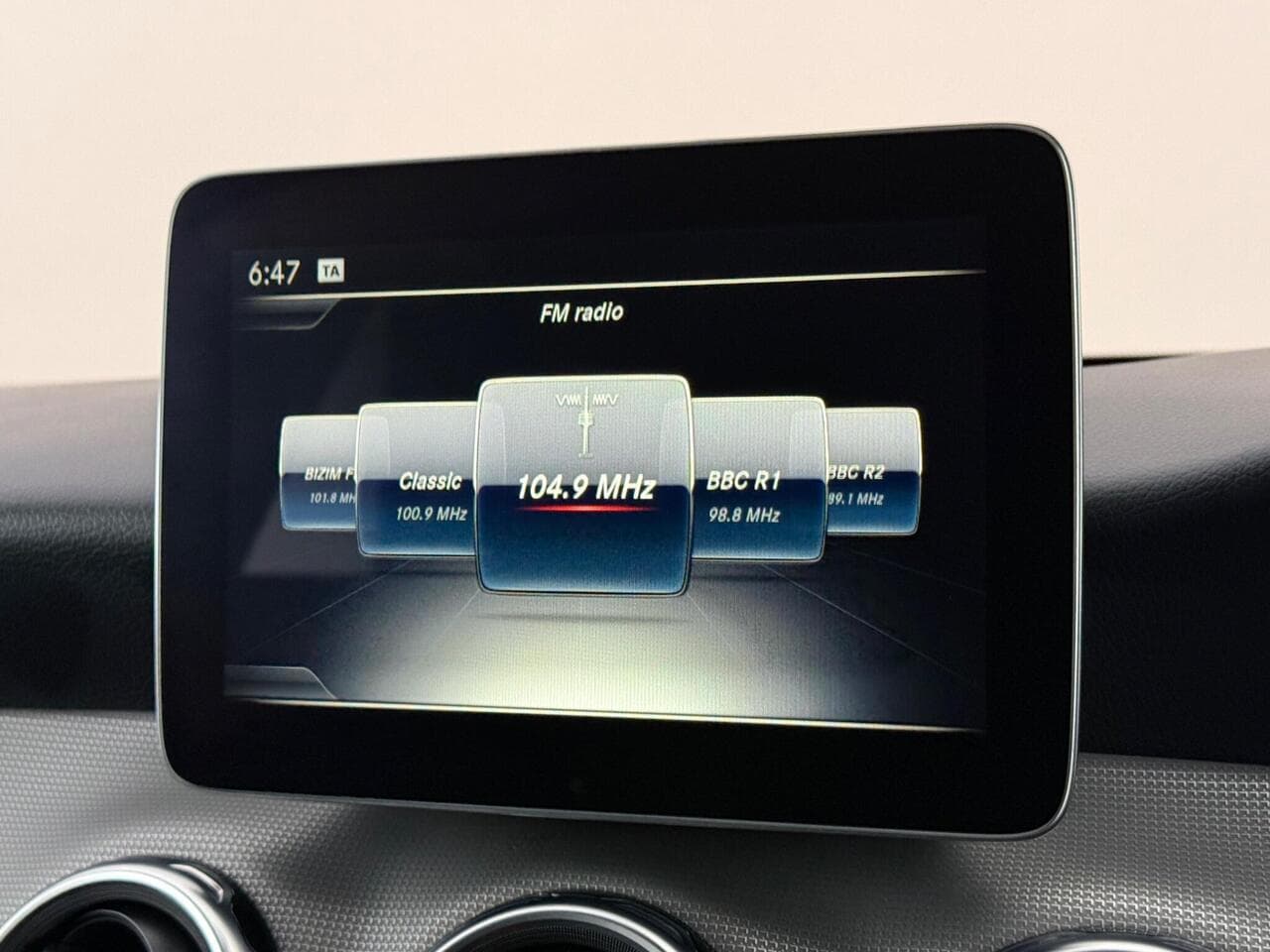 Mercedes-Benz GLA thumbnail Infotainment System