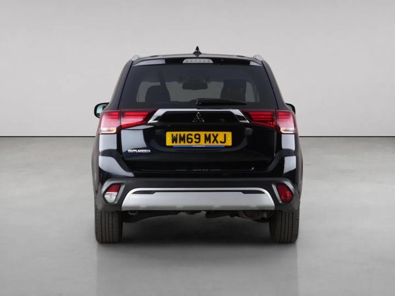 Mitsubishi Outlander thumbnail Rear