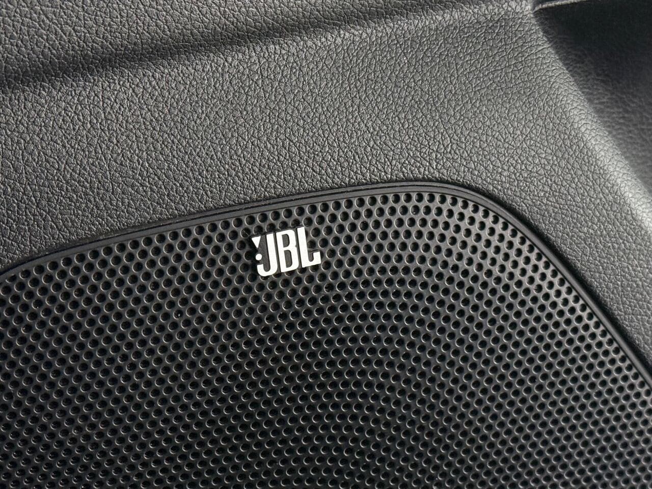 Kia Sportage thumbnail Misc Controls