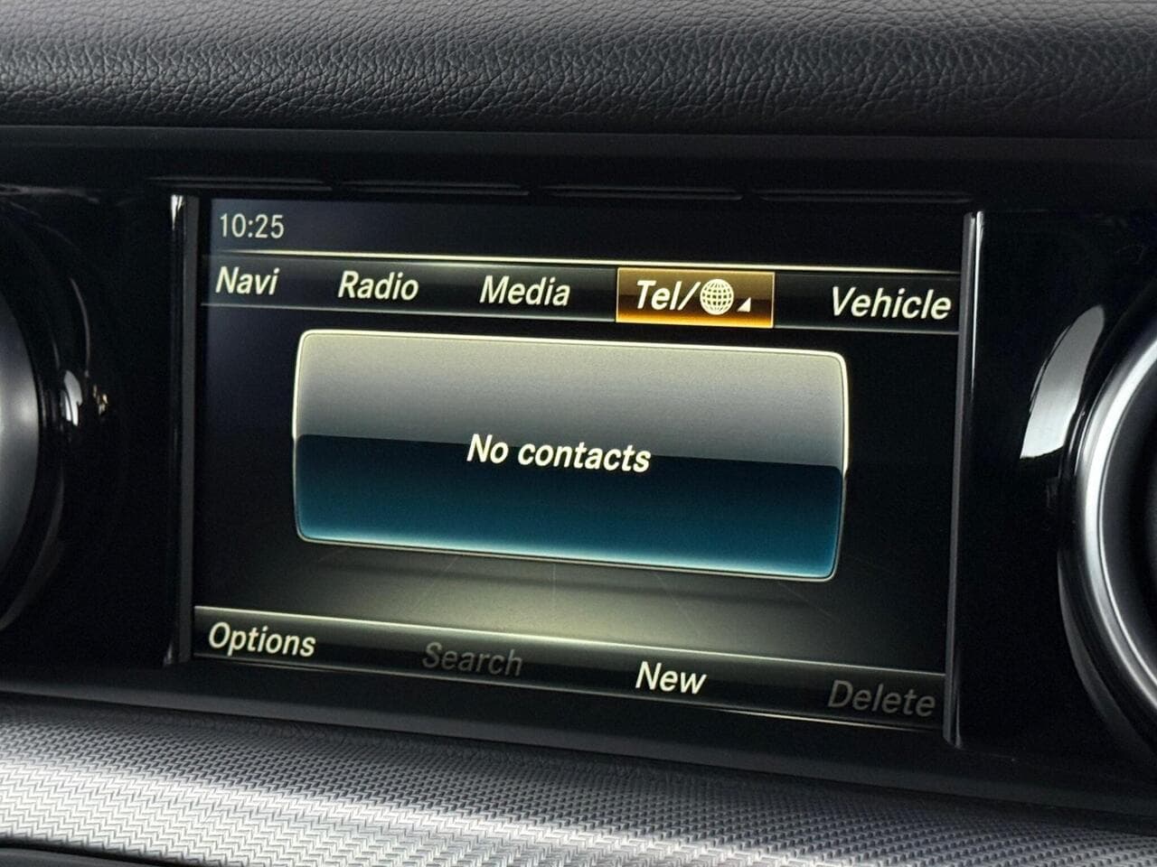Mercedes-Benz SLC thumbnail Infotainment System