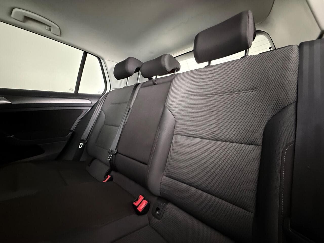 Volkswagen Golf thumbnail Seats Rear