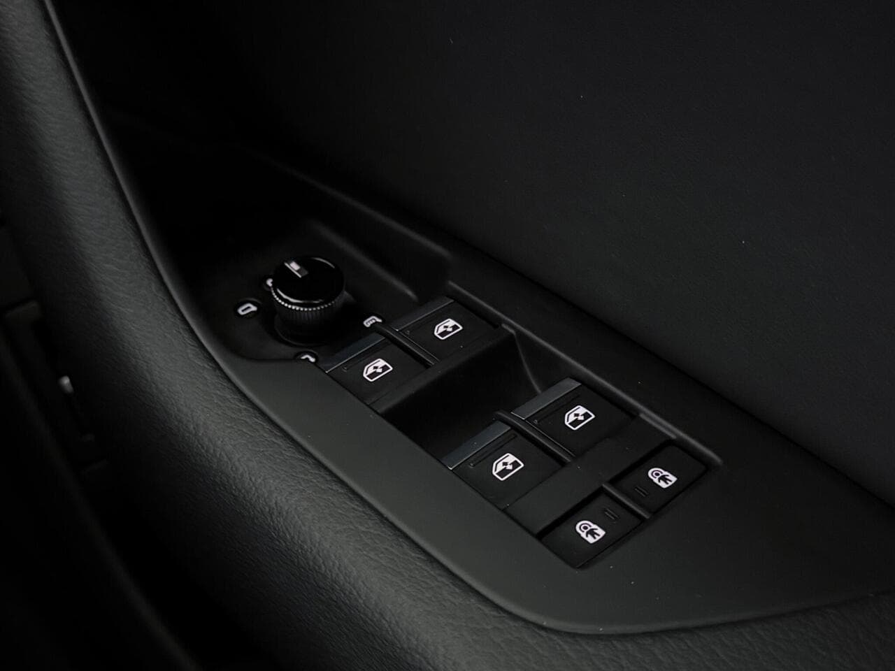 Audi A6 Saloon thumbnail Misc Controls