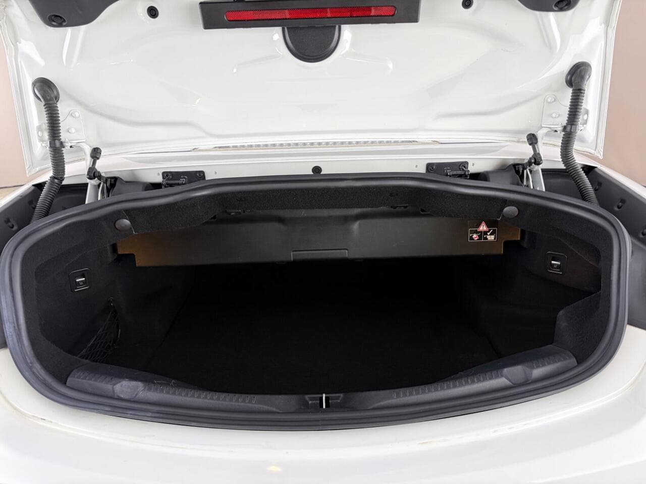 Mercedes-Benz E Class thumbnail Boot