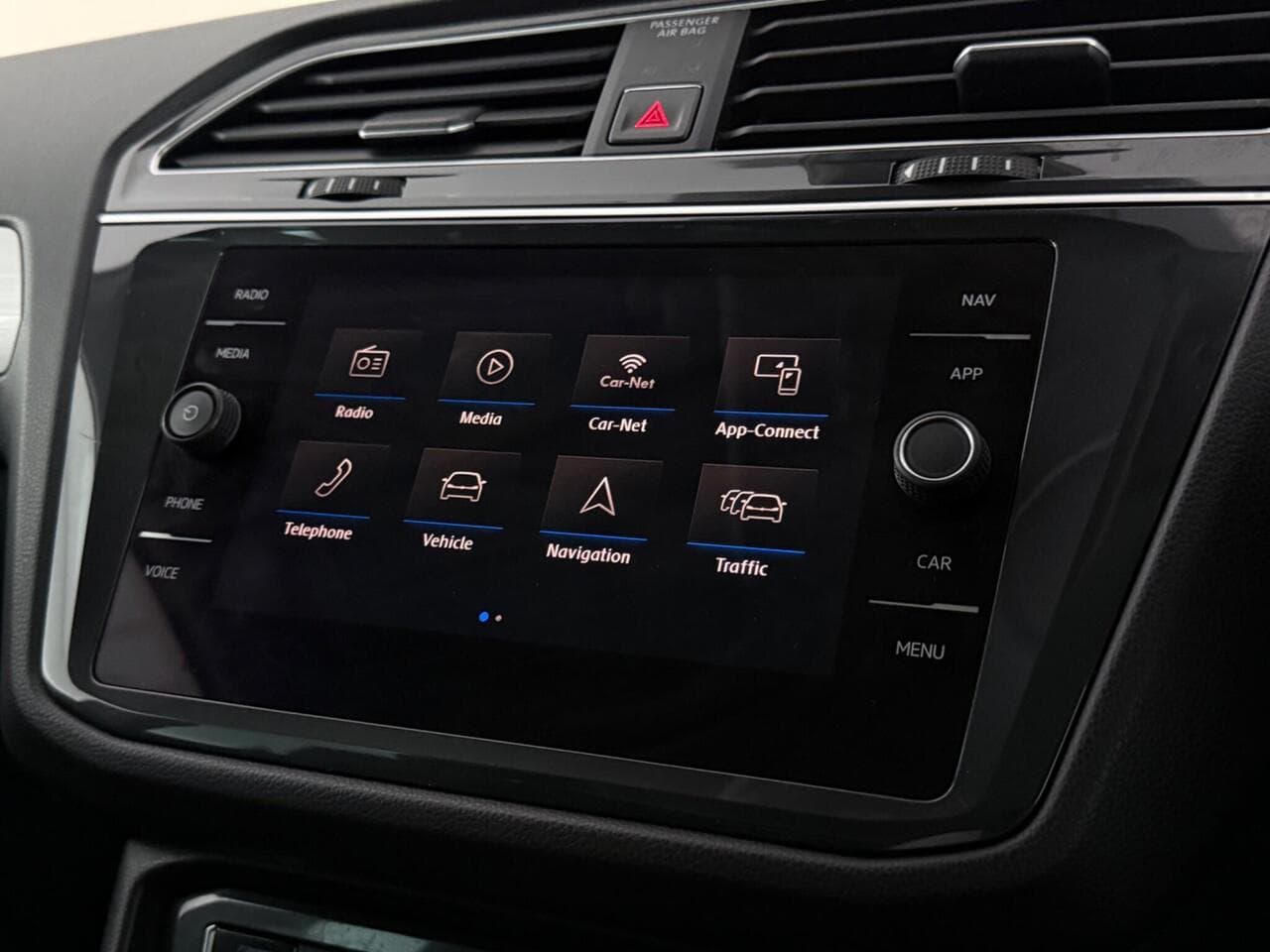 Volkswagen Tiguan thumbnail Infotainment System