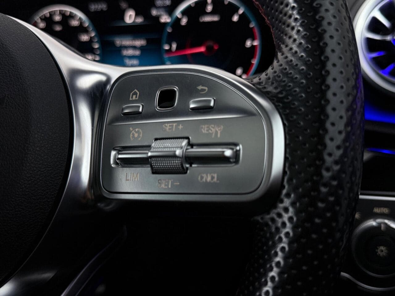 Mercedes-Benz CLA thumbnail Misc Controls