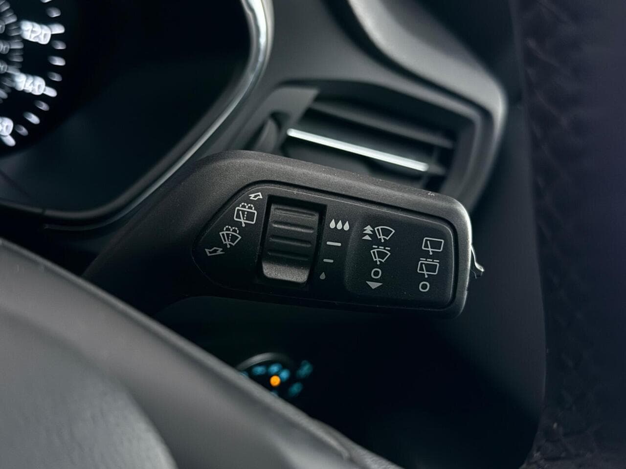 Ford Focus thumbnail Misc Controls