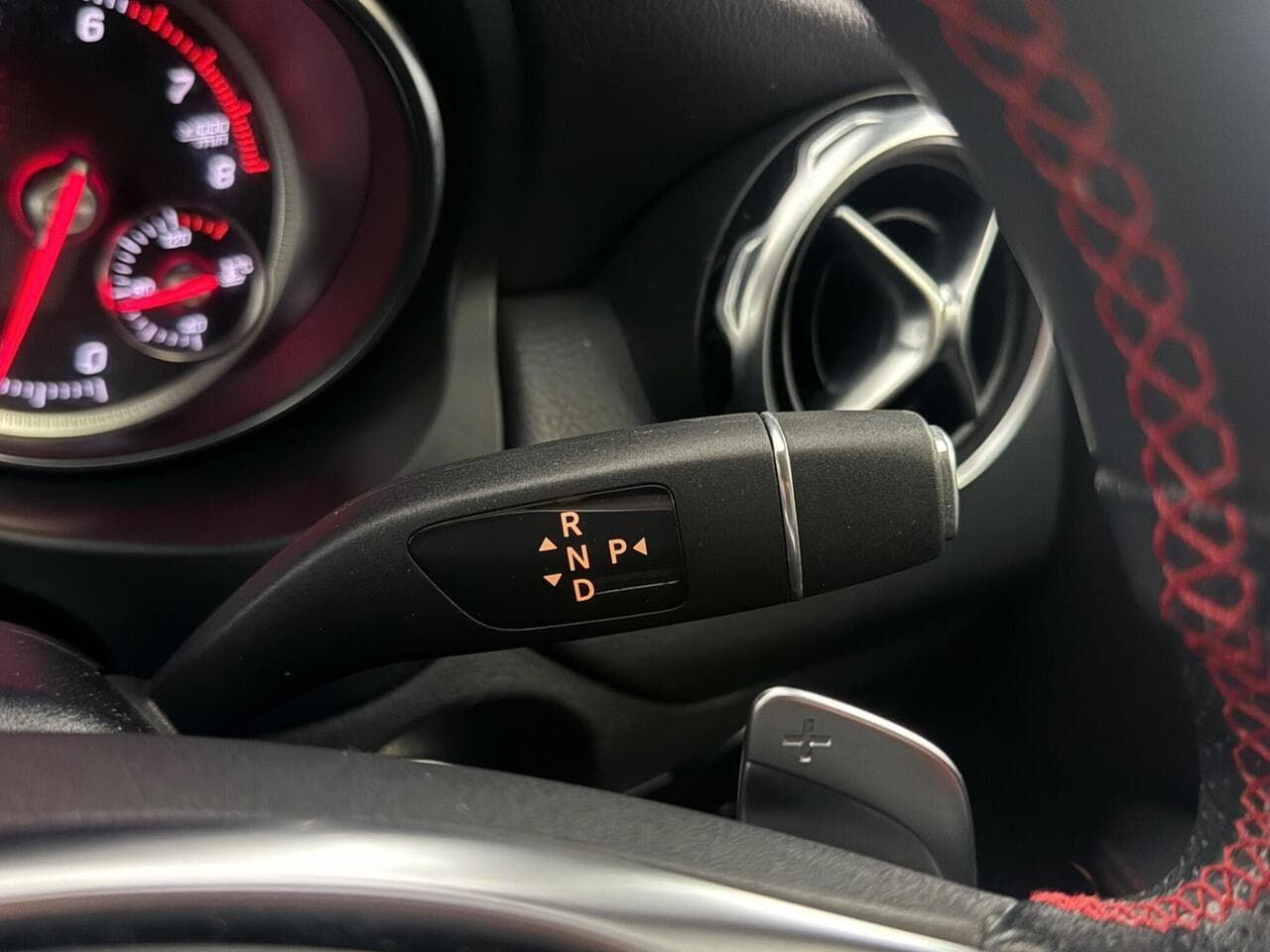 Mercedes-Benz GLA thumbnail Misc Controls