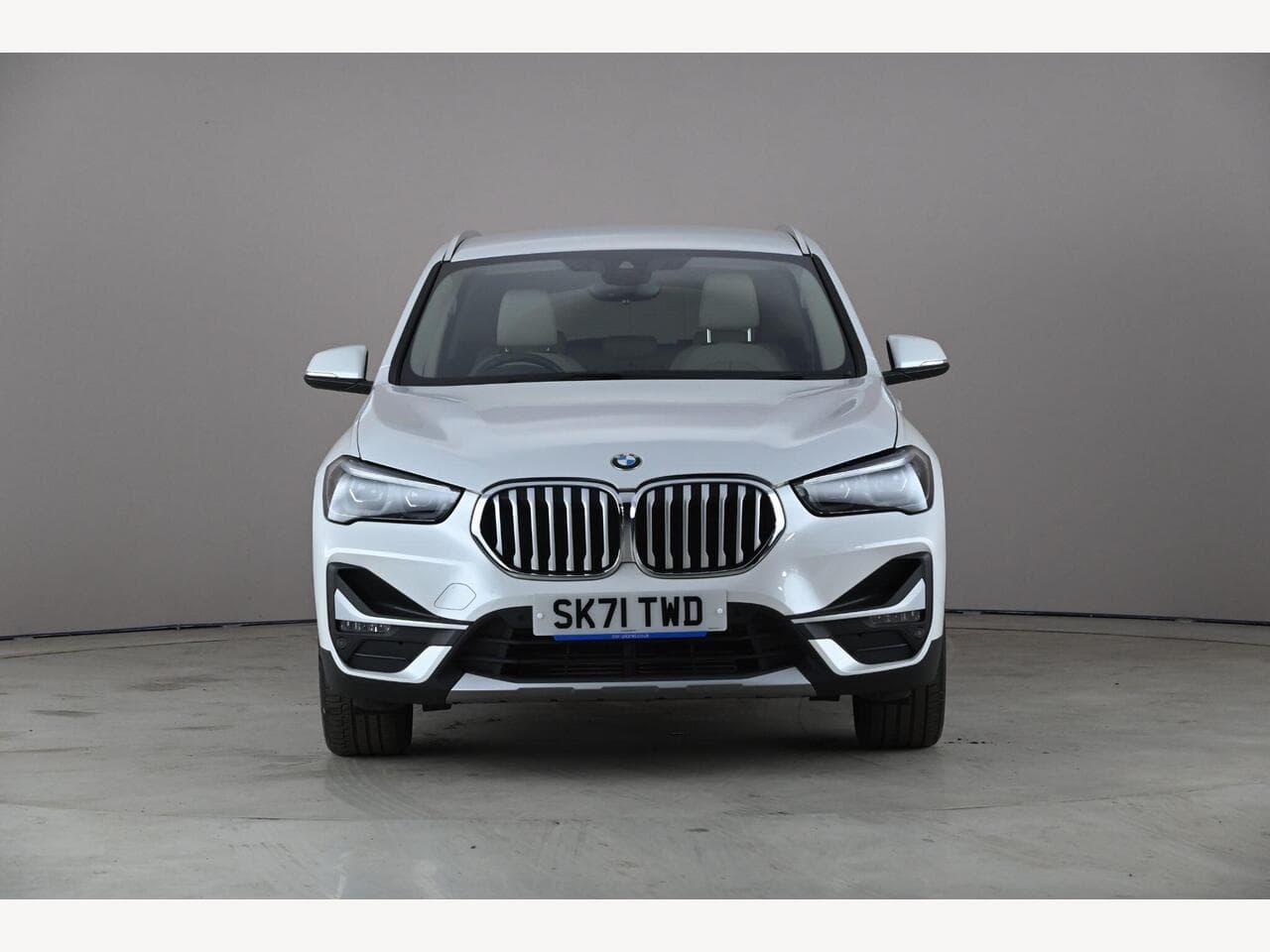 BMW X1 thumbnail Front