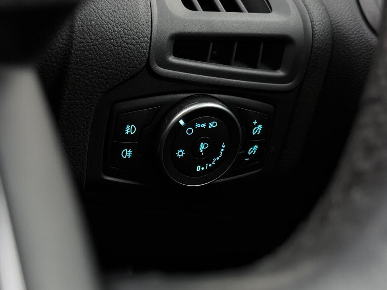 Ford Focus thumbnail Misc Controls