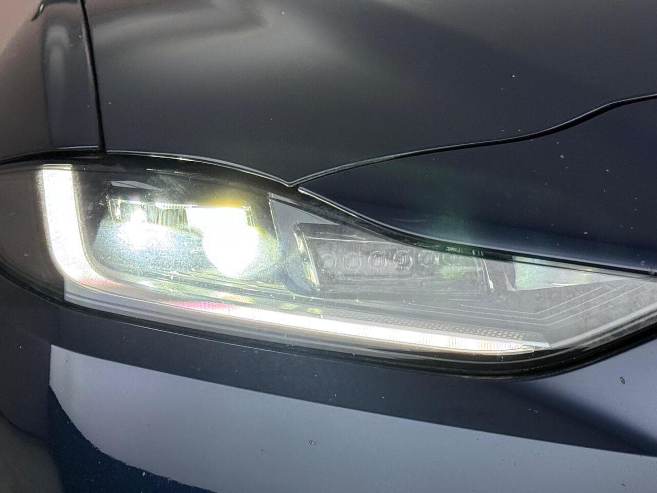 Jaguar XE thumbnail Lights Front