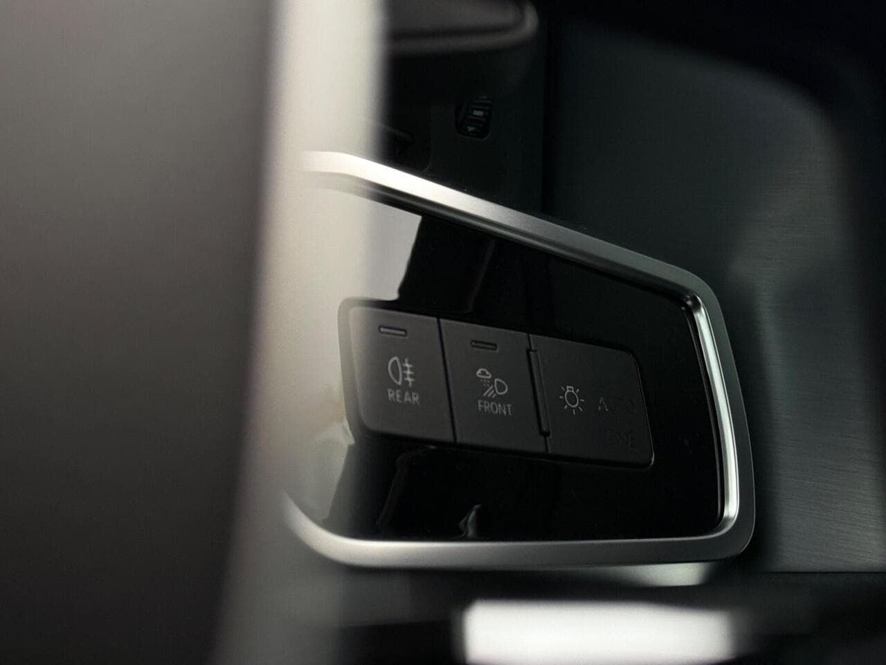 Audi A6 Saloon thumbnail Misc Controls