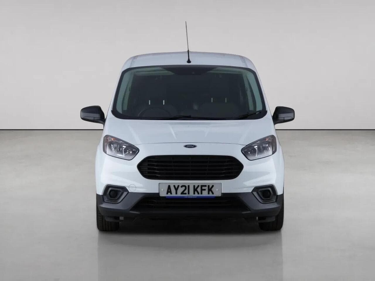 Ford Transit Courier thumbnail Front
