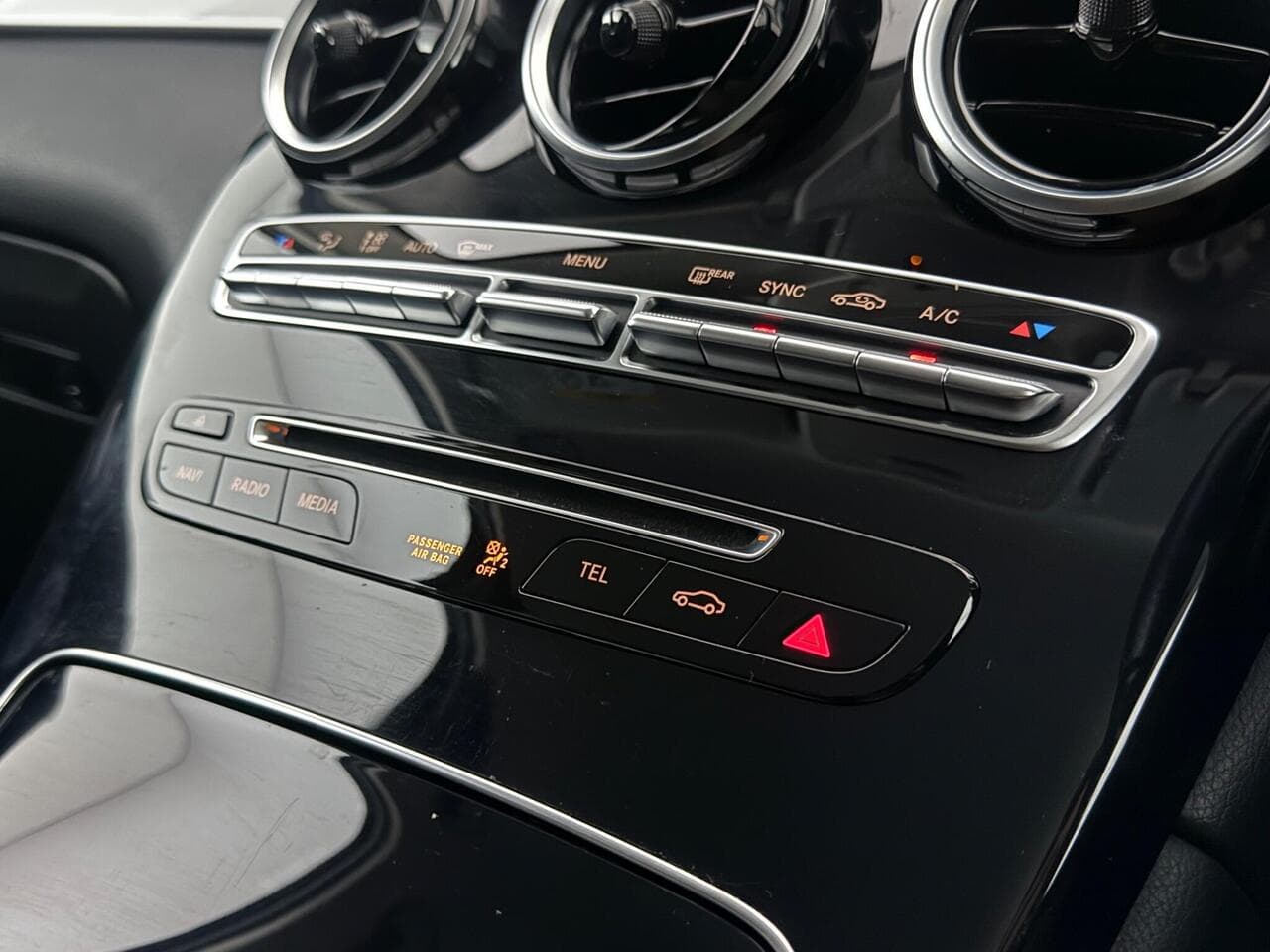 Mercedes-Benz GLC thumbnail Interior Front