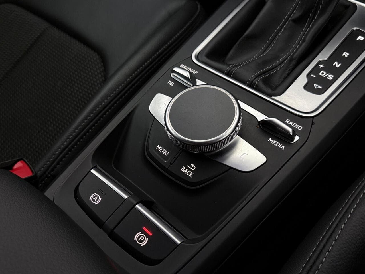 Audi Q2 thumbnail Misc Controls