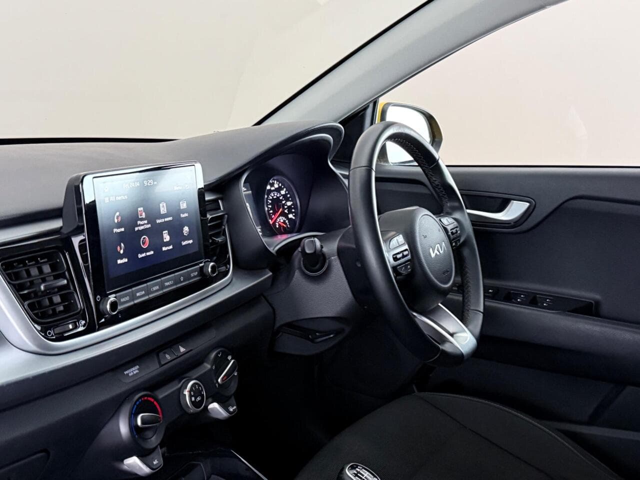 Kia Rio thumbnail Interior Front