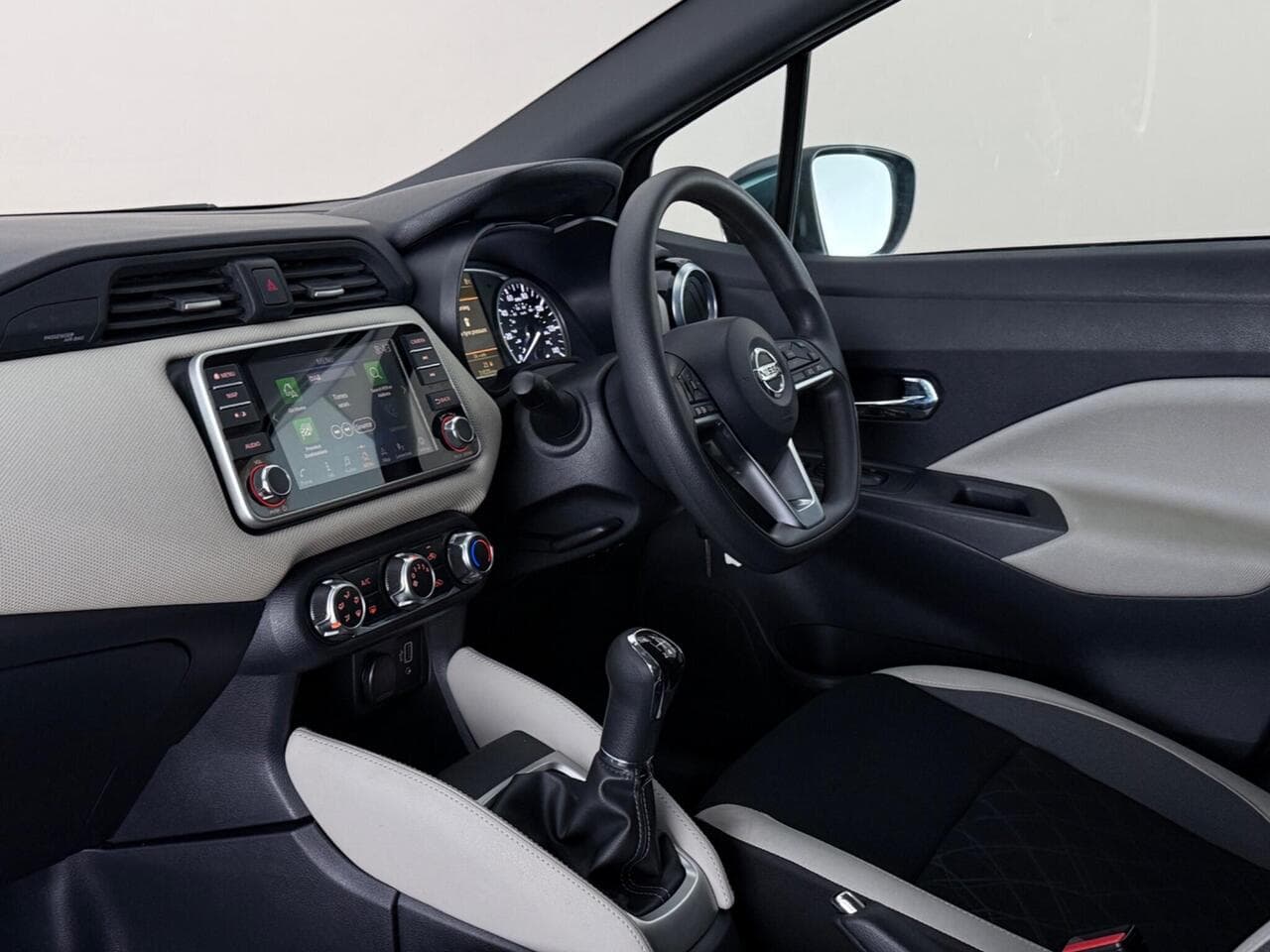 Nissan Micra thumbnail Interior Front