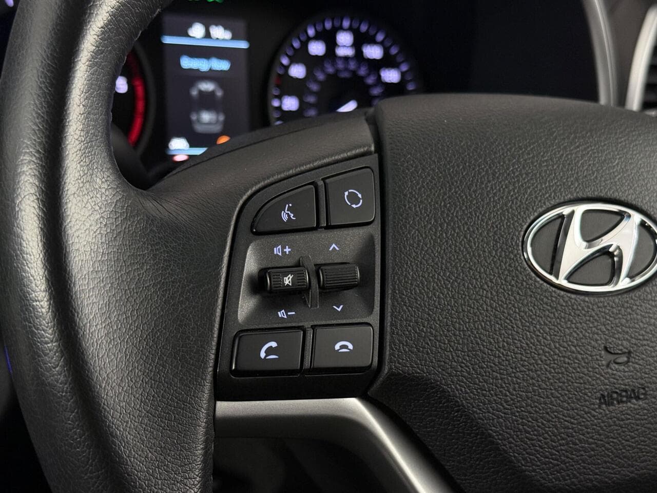 Hyundai TUCSON thumbnail Misc Controls