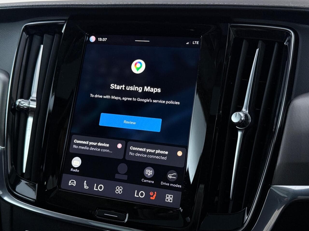 Volvo S90 thumbnail Infotainment System