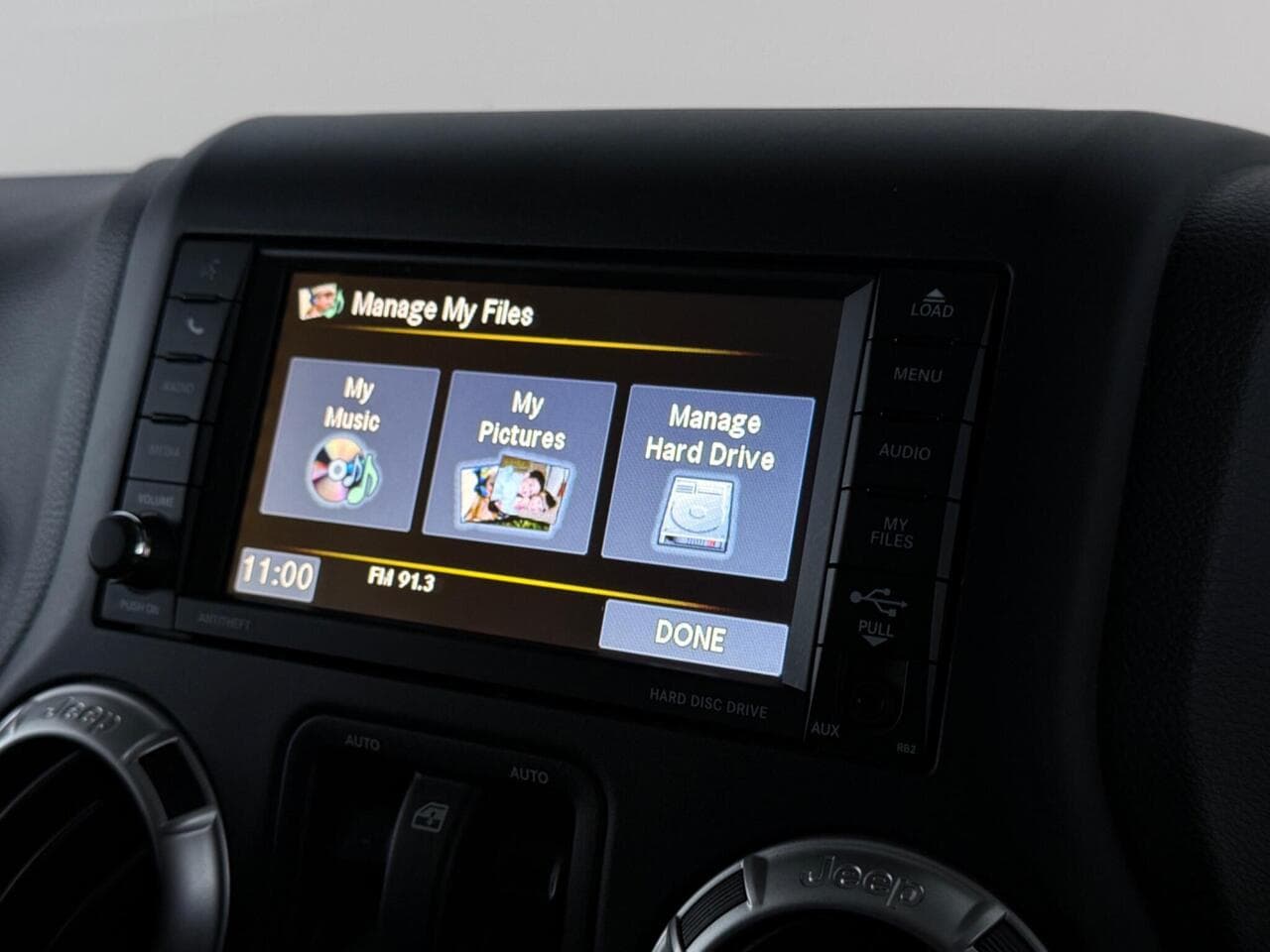 Jeep Wrangler thumbnail Infotainment System