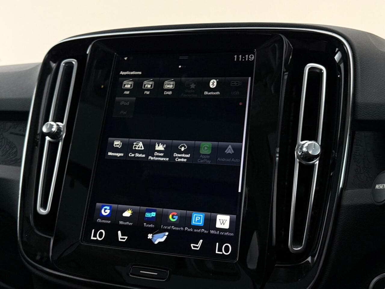 Volvo XC40 thumbnail Infotainment System