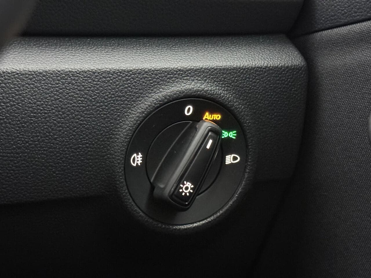 Volkswagen T-Roc thumbnail Misc Controls