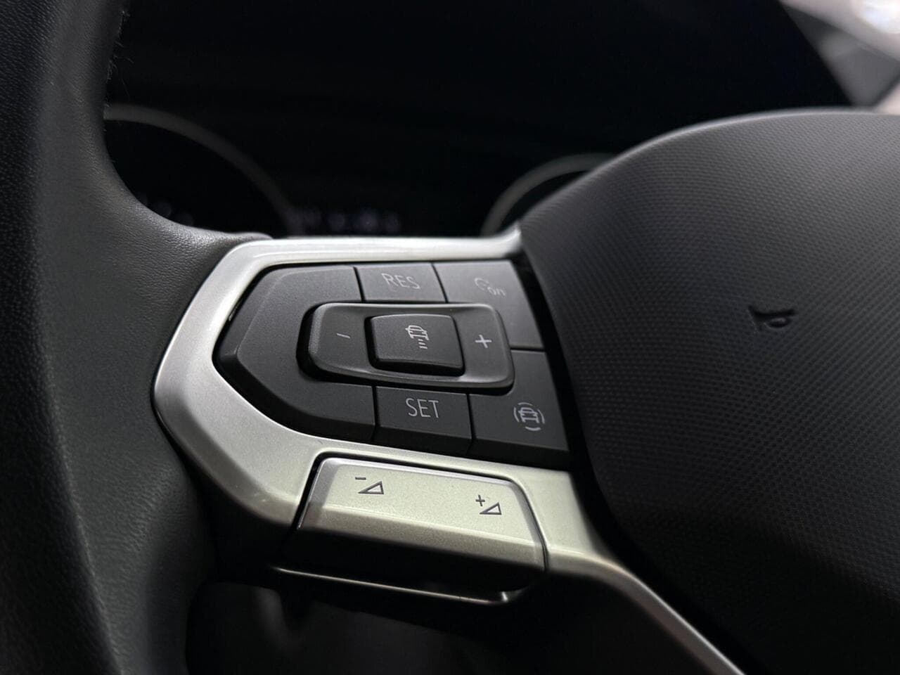 Volkswagen Tiguan thumbnail Misc Controls