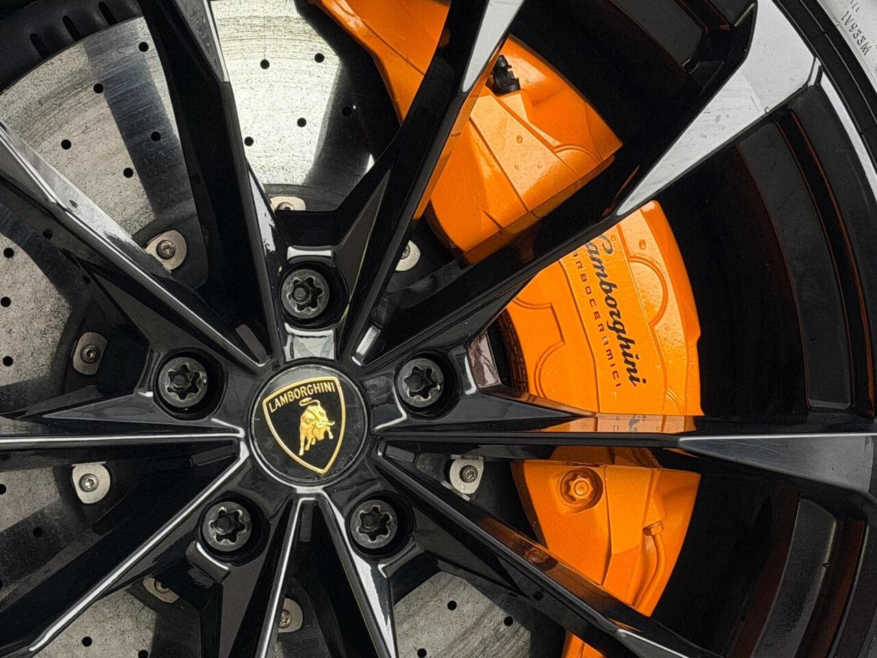 Lamborghini Urus thumbnail Inconclusive