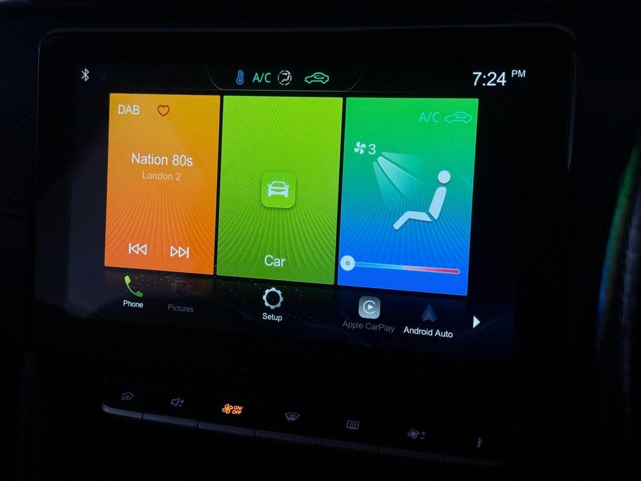 MG MG ZS thumbnail Infotainment System