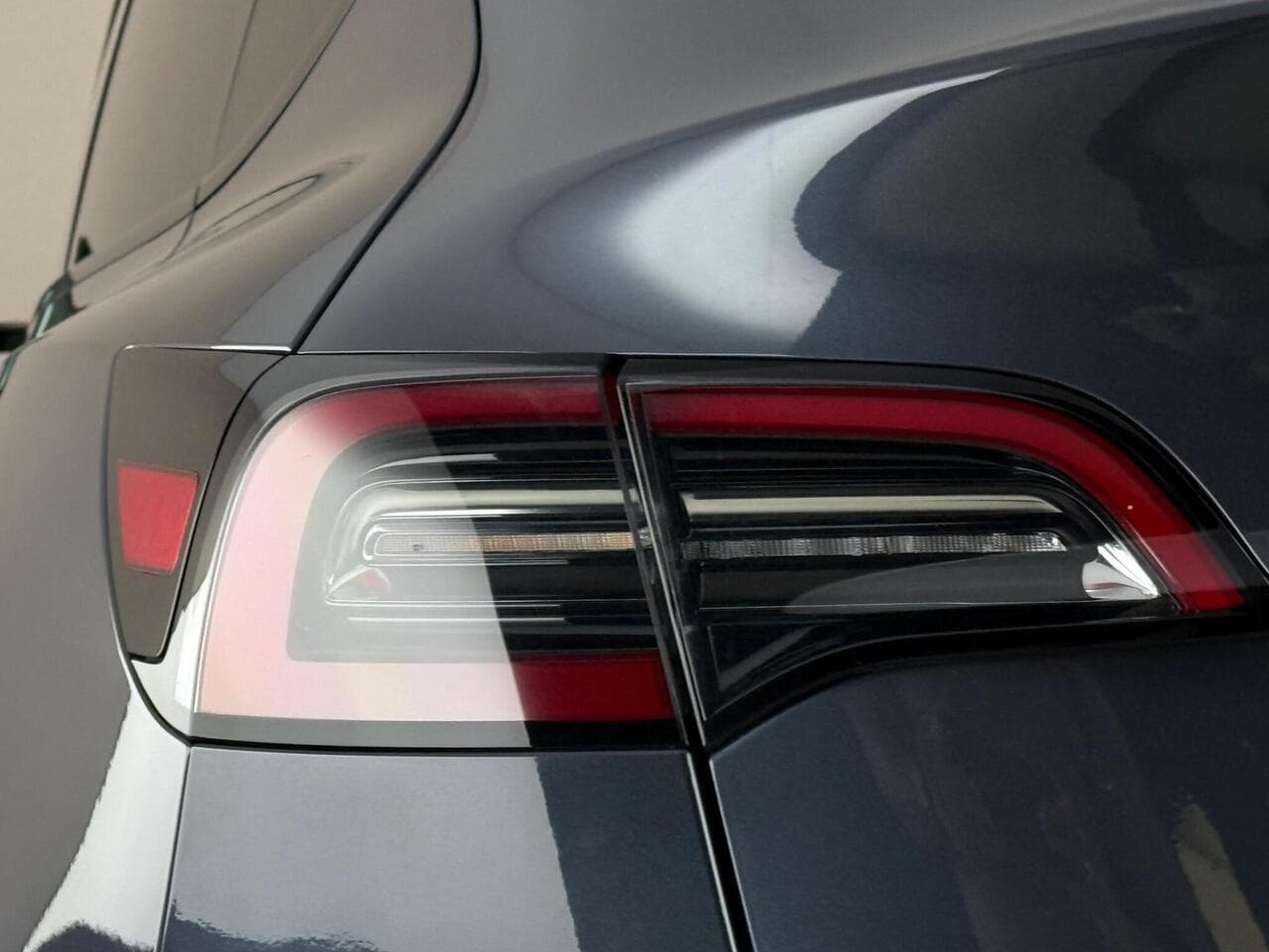Tesla Model Y thumbnail Lights Rear