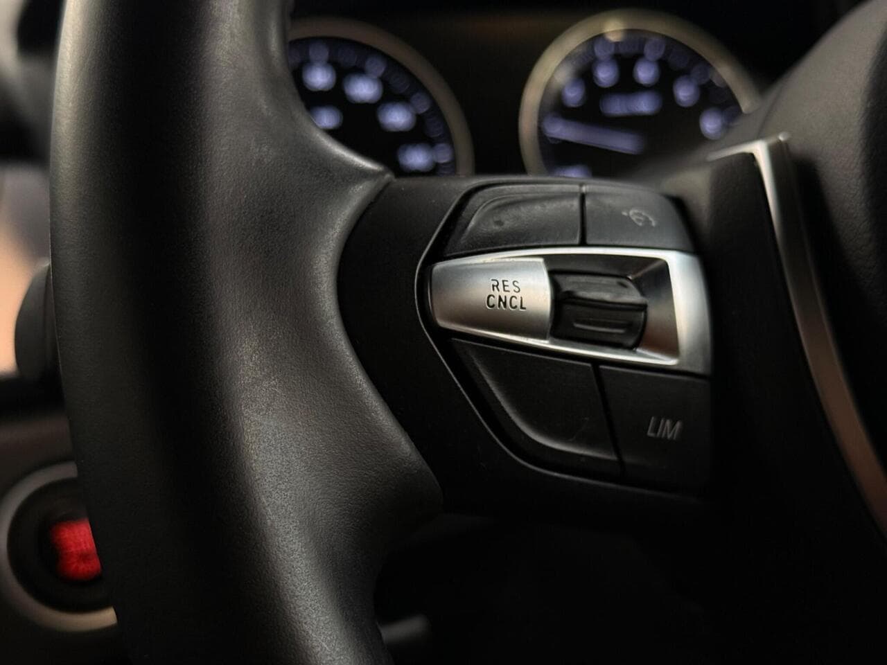 BMW 2 Series Active Tourer thumbnail Misc Controls