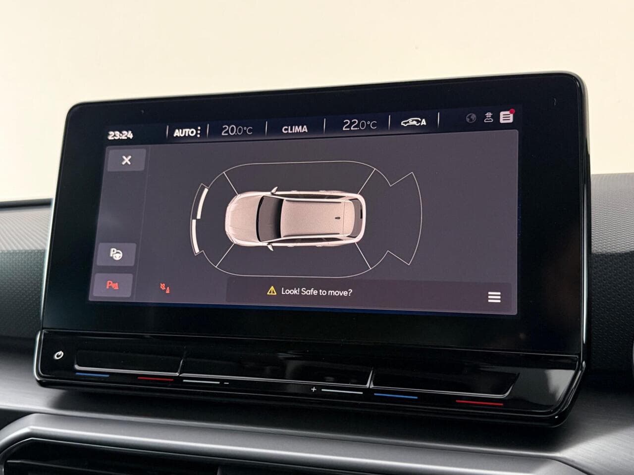 SEAT Leon thumbnail Infotainment System