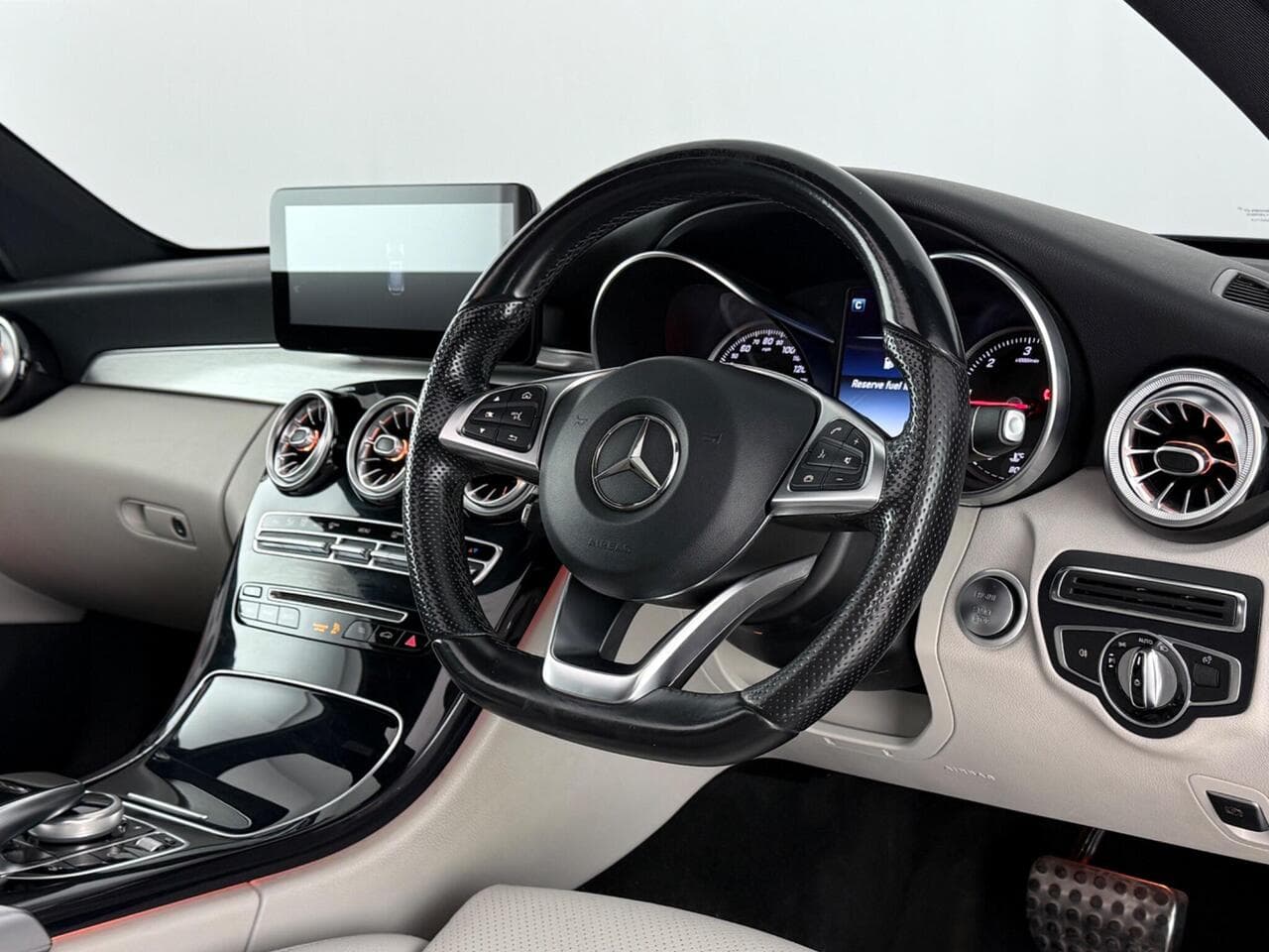 Mercedes-Benz C Class thumbnail Interior Front