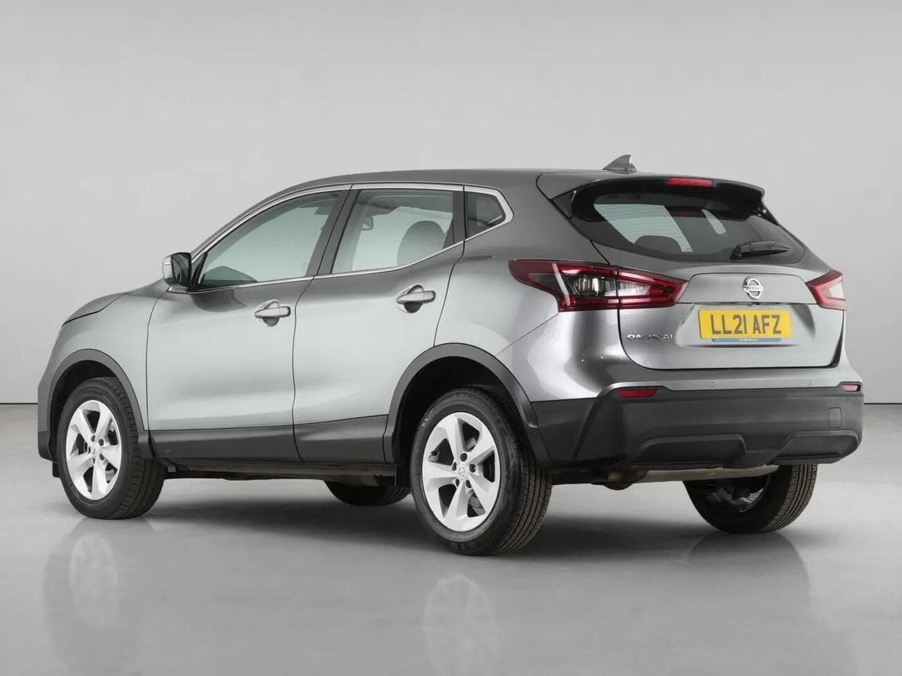 Nissan Qashqai thumbnail Rear Left