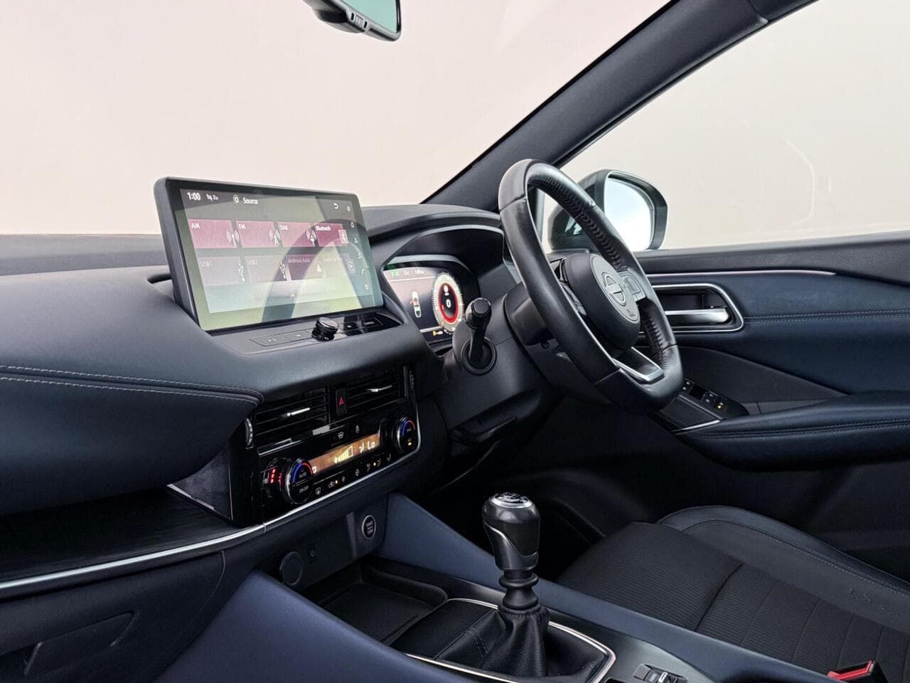 Nissan Qashqai thumbnail Interior Front