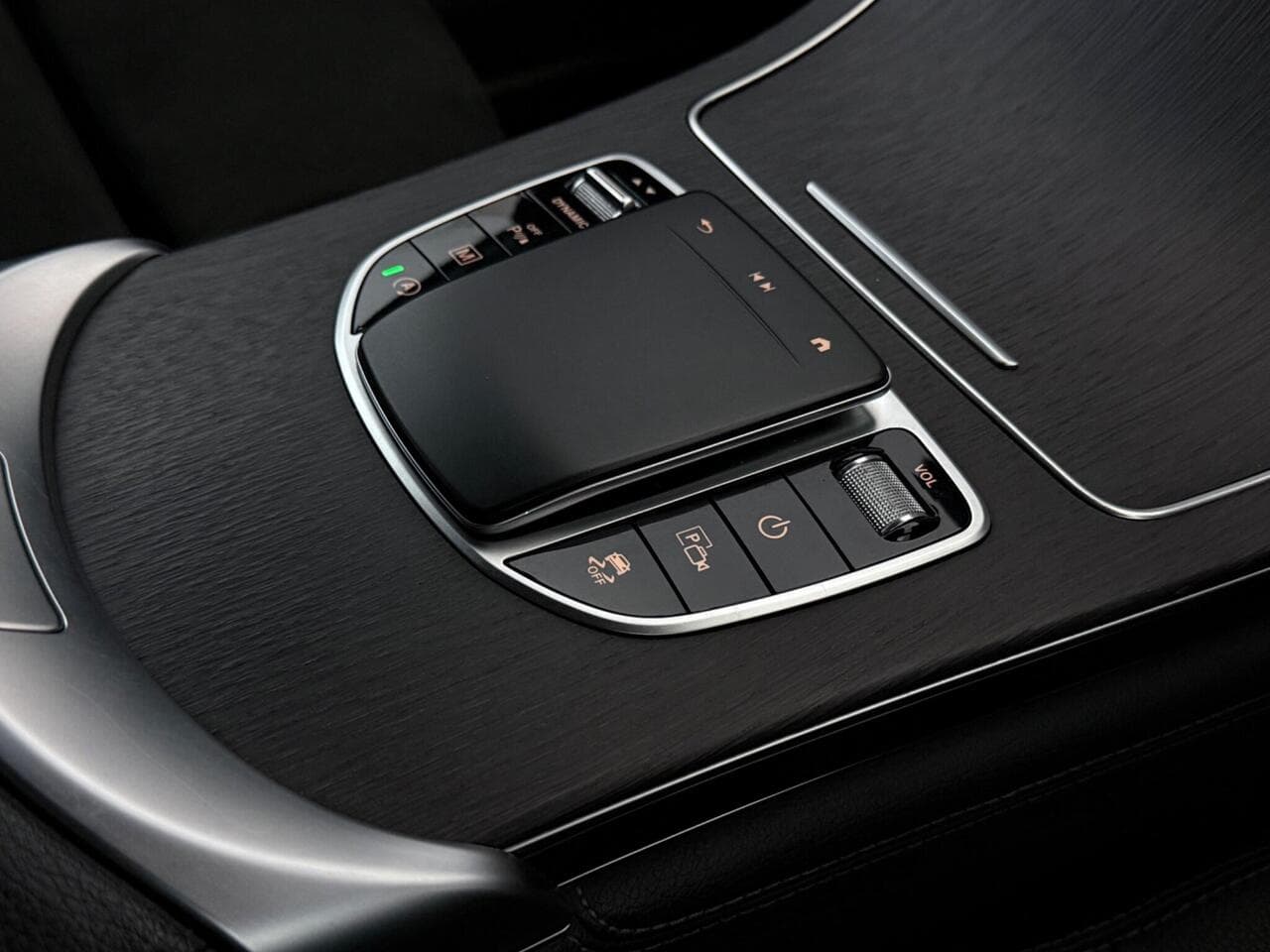 Mercedes-Benz GLC thumbnail Misc Controls