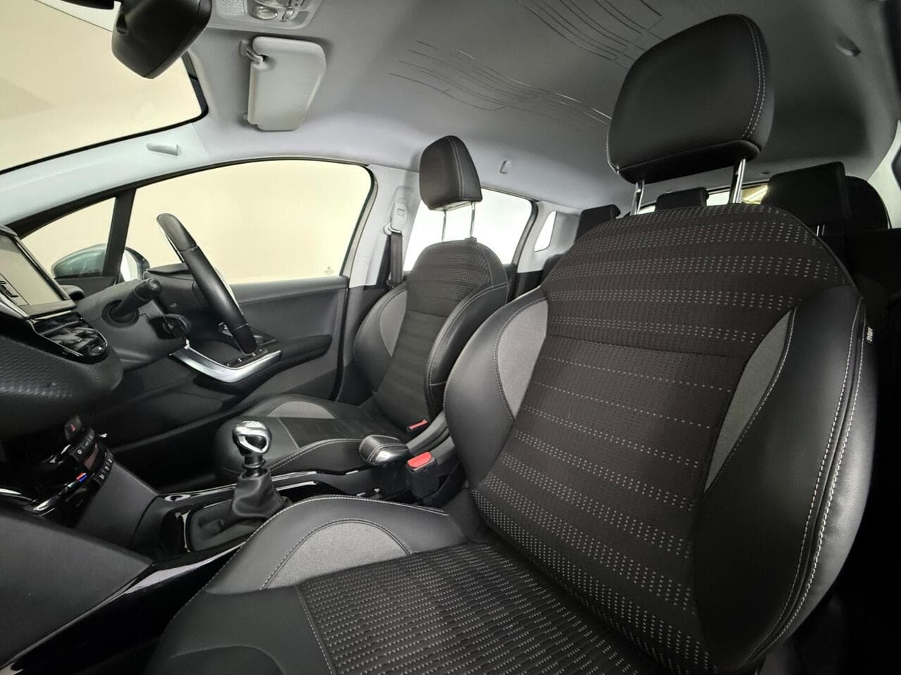 Peugeot 2008 thumbnail Seat Front Passenger