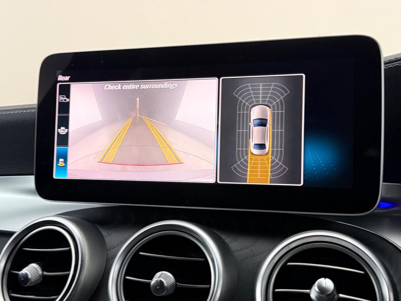 Mercedes-Benz C Class thumbnail Infotainment System
