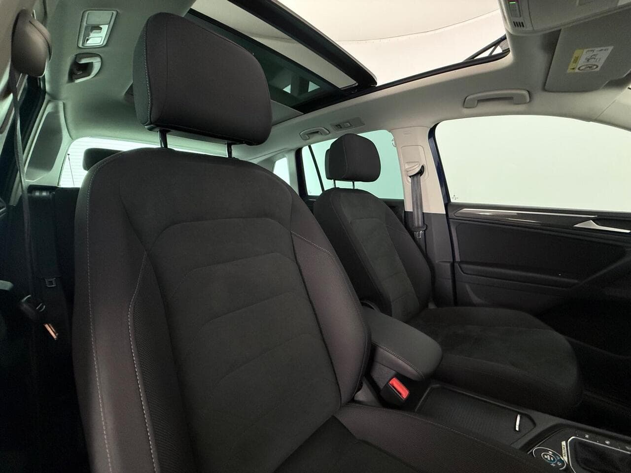 Volkswagen Tiguan thumbnail Seat Driver