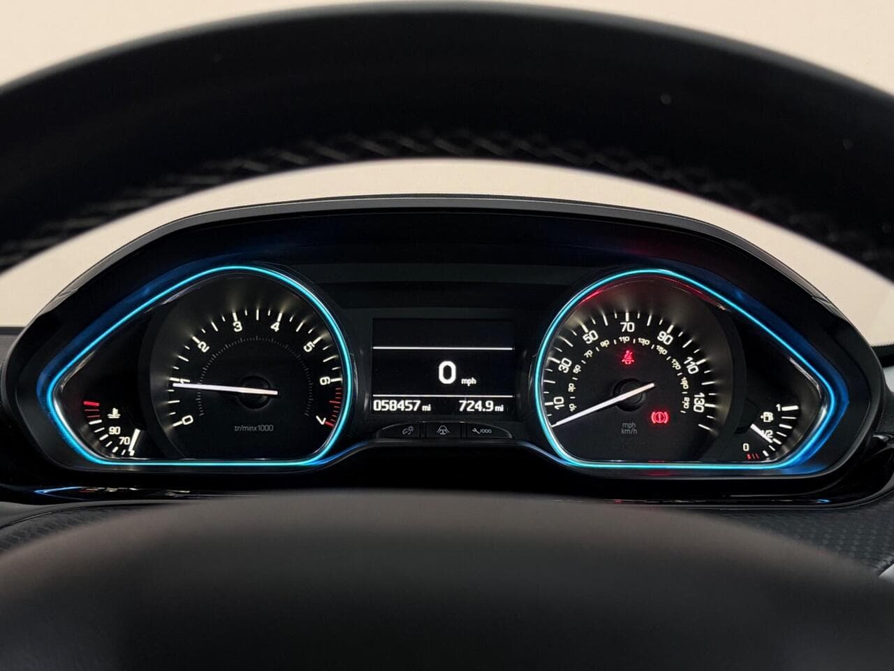 Peugeot 2008 thumbnail Driver Instruments