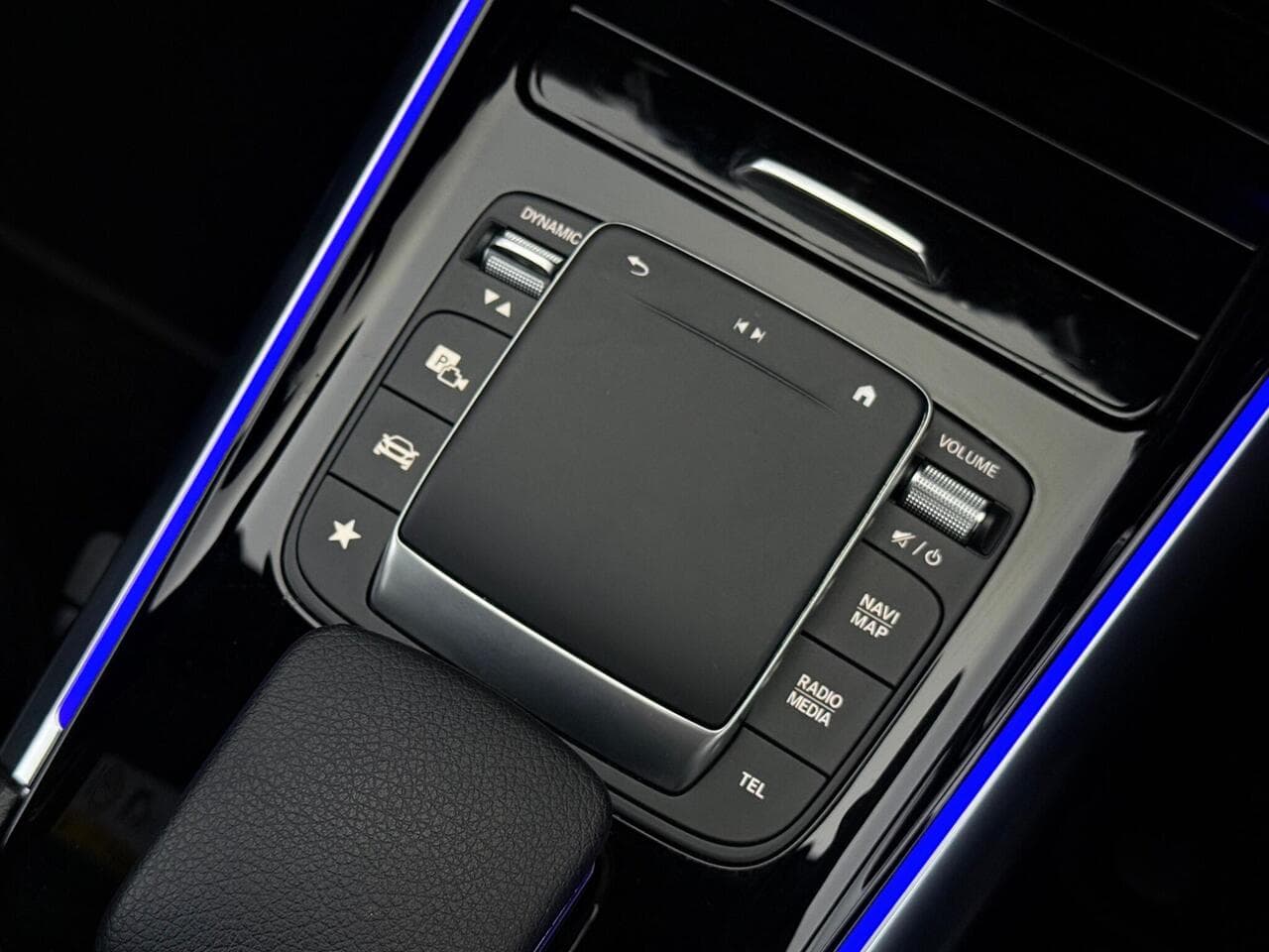 Mercedes-Benz GLA thumbnail Misc Controls