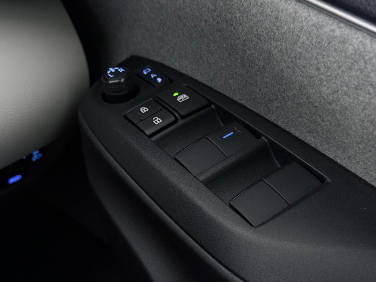 Toyota Yaris thumbnail Misc Controls