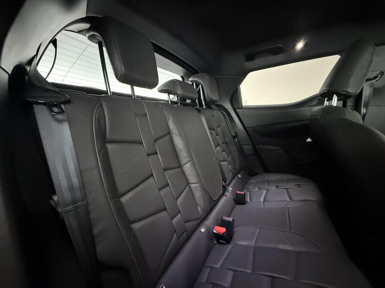 DS AUTOMOBILES DS 3 CROSSBACK thumbnail Seats Rear