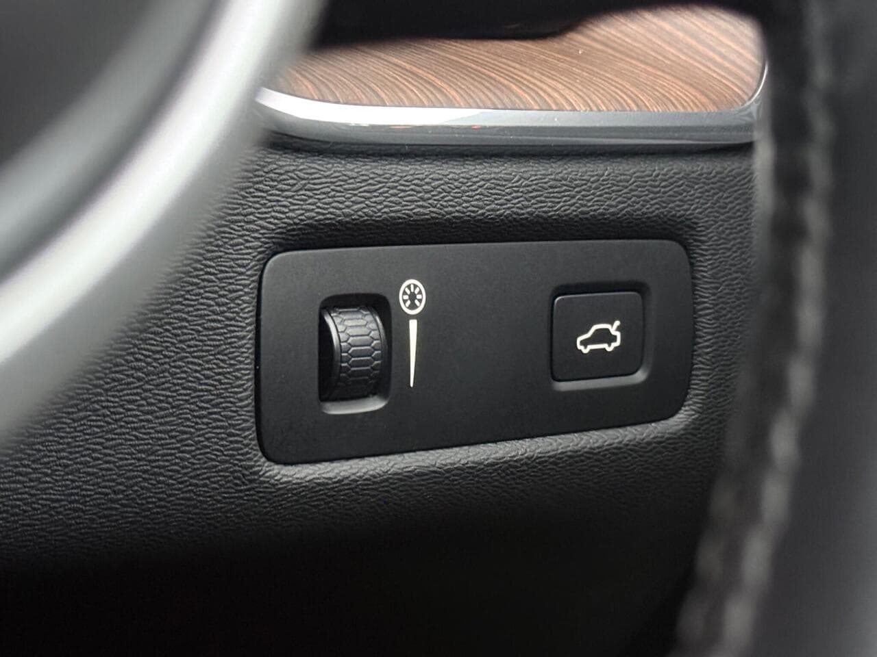 Volvo XC60 thumbnail Misc Controls