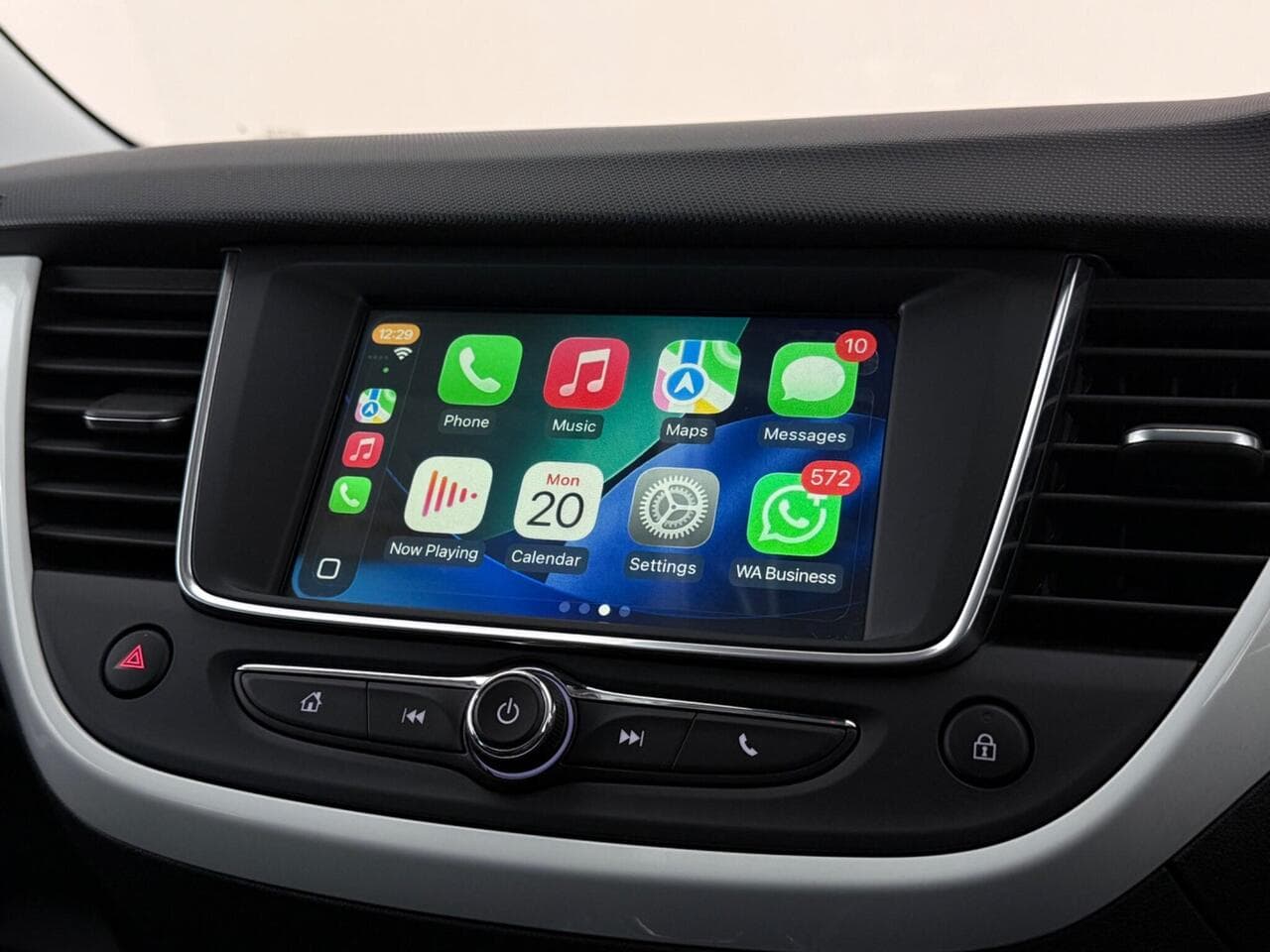 Vauxhall Crossland X thumbnail Infotainment System